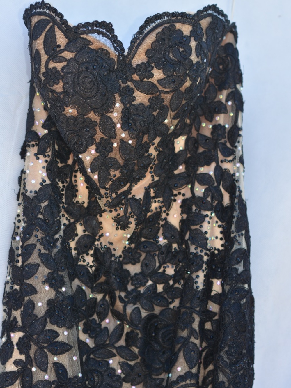 Nude & Black Lace& Beaded  Gown Size S Fabuluxe Couture - Picture 4 of 16